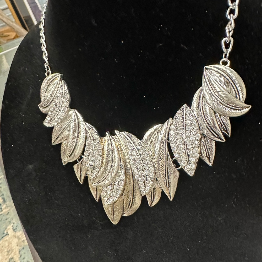 Elegant Silver Leaf Necklace